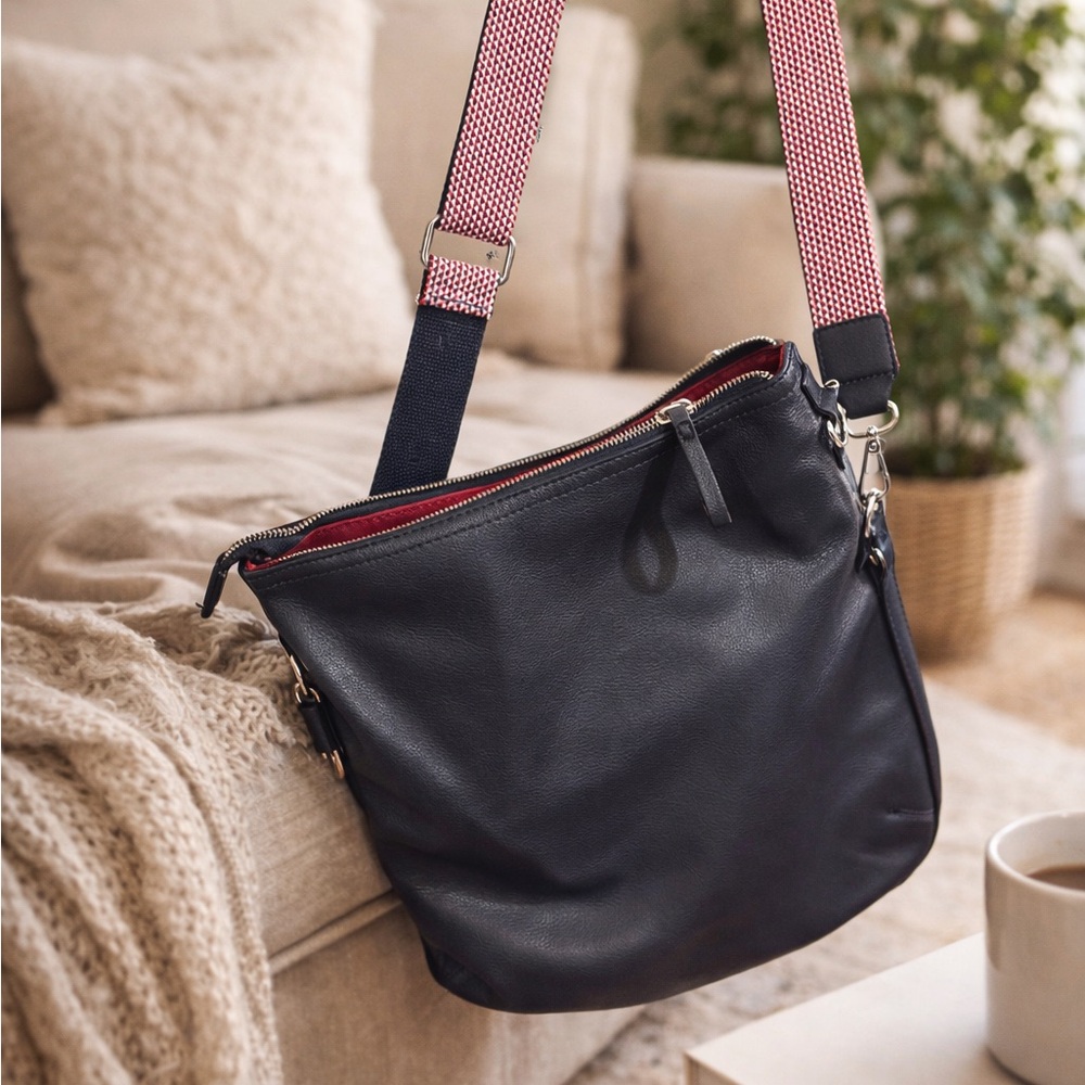 Tom Tailor Black Leather Crossbody Bag Red Interior Adjustable Strap - Picture 2 of 7